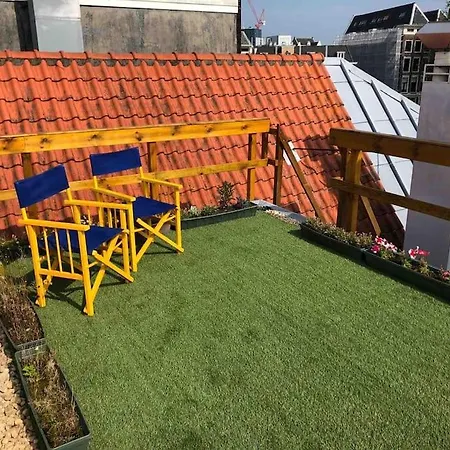 Centre - Rooftop Terrace & Unique Colorful 펜션 *